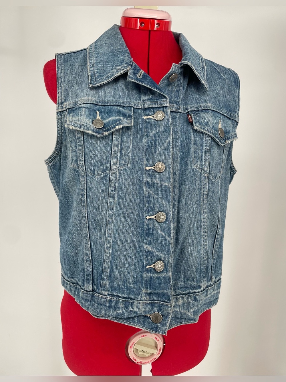 Levis Blue Denim Trucker Vest Women’s Jean Vest 100 % Cotton Levi Strauss